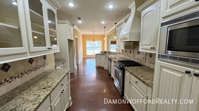 Building Photo - 117 Memory Lane