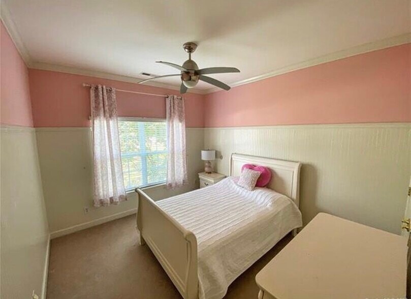 Third bedroom upstairs - 12015 Valley Oak St