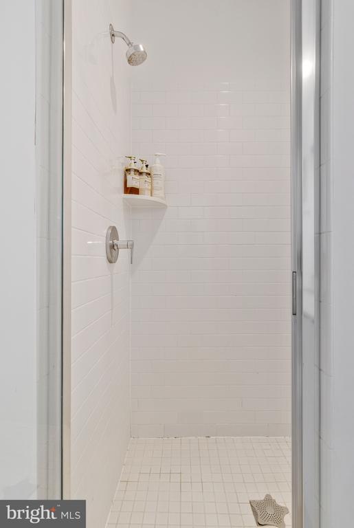 Building Photo - 40 Mural Walk NE