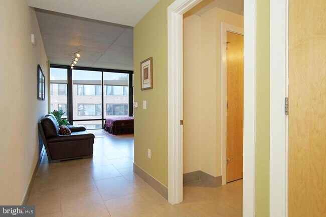 Building Photo - 1133 14th St NW