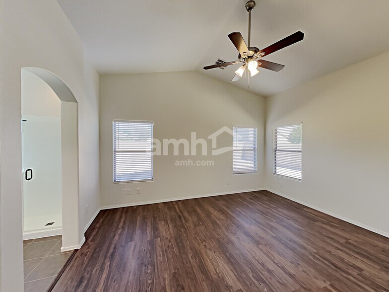 Building Photo - 13732 W Solano Dr