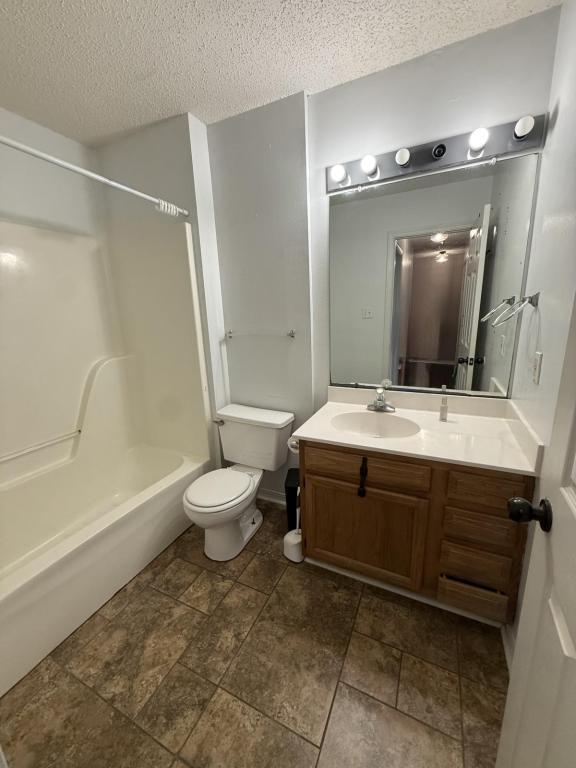 Building Photo - 14064 Woodmont Dr