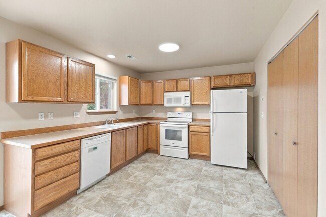 Building Photo - 800 N Regal Ct