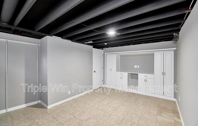 Building Photo - 121 Walnut Hill Dr