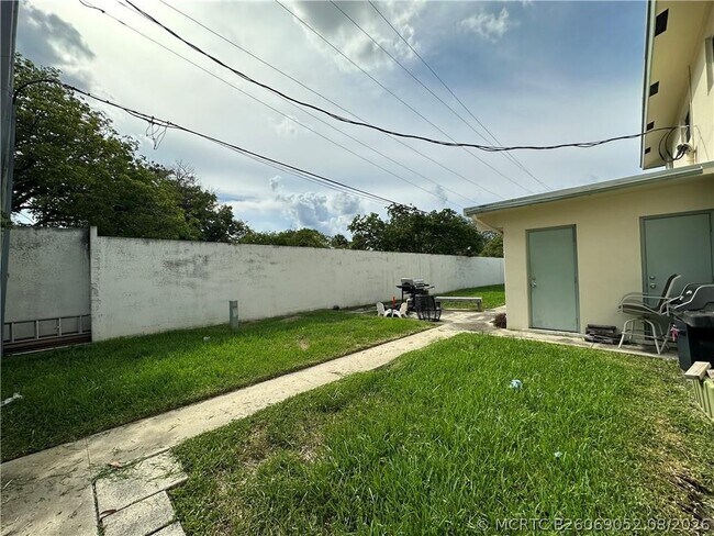 Building Photo - 4731 NE 21st Terrace