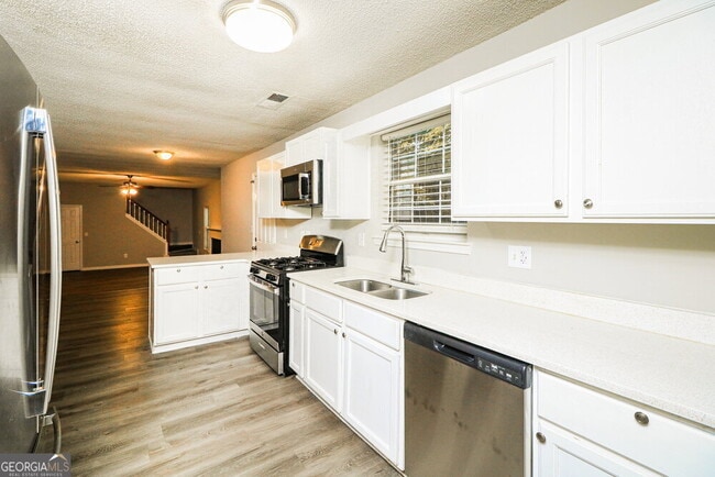 Building Photo - 852 Cascade Crossing