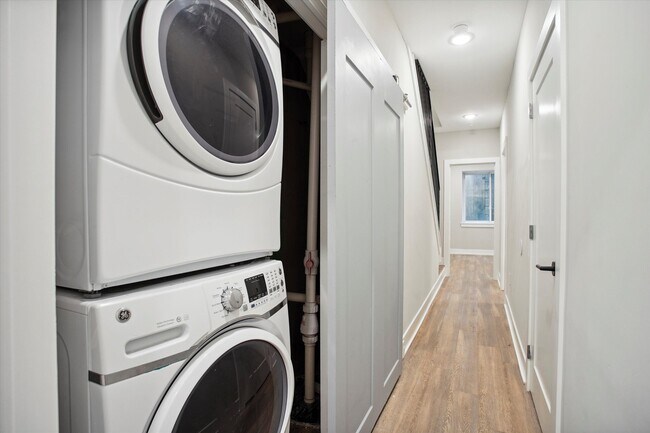 Building Photo - 1618 N Sydenham St