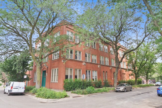 Primary Photo - 2510 N Wayne Ave