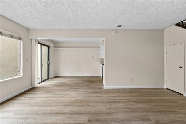 Building Photo - Upgraded 2-Bedroom Townhome with Private G...