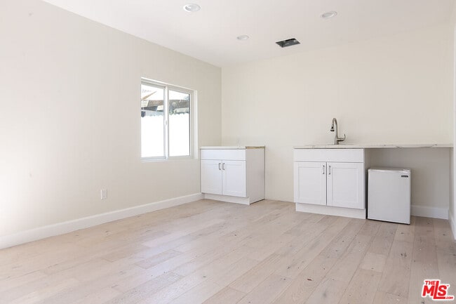 Building Photo - 12524 Woodbine St