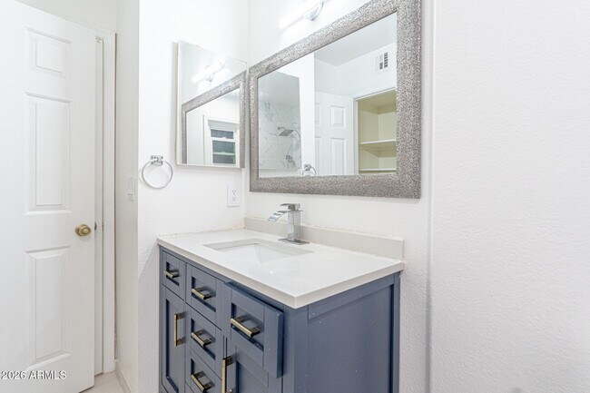 Building Photo - 5625 E Tierra Buena Ln