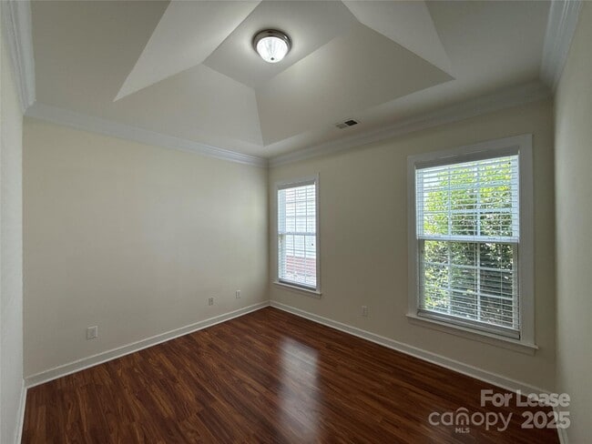 Building Photo - 9535 Numenore Dr