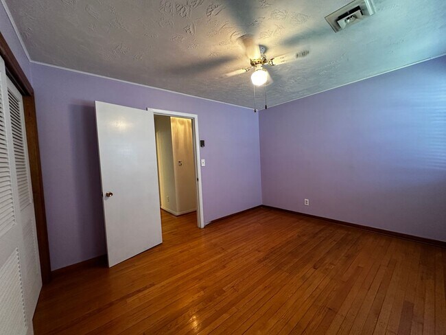 Building Photo - Partially furnished 3 bed/ 1.5 bath - Morristown, TN