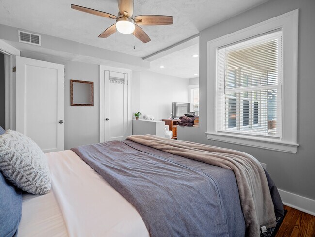 Building Photo - 3222 West Blvd