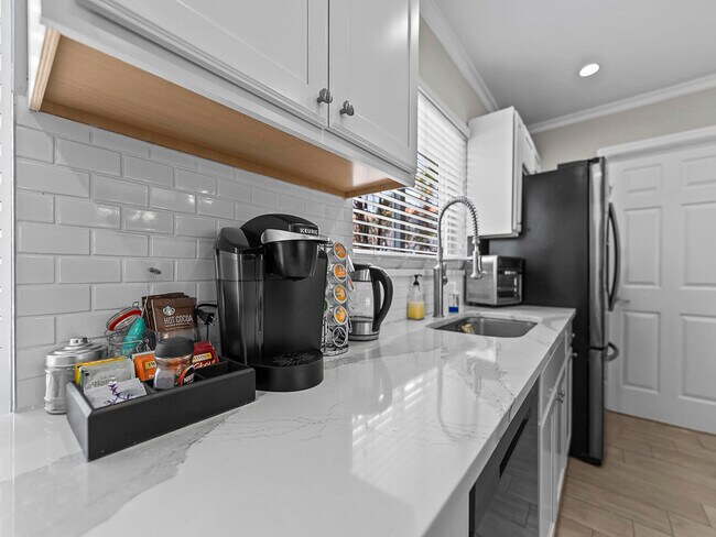 Building Photo - 801 SE 14th St