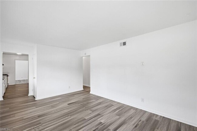 Building Photo - 5545 Aragon Dr