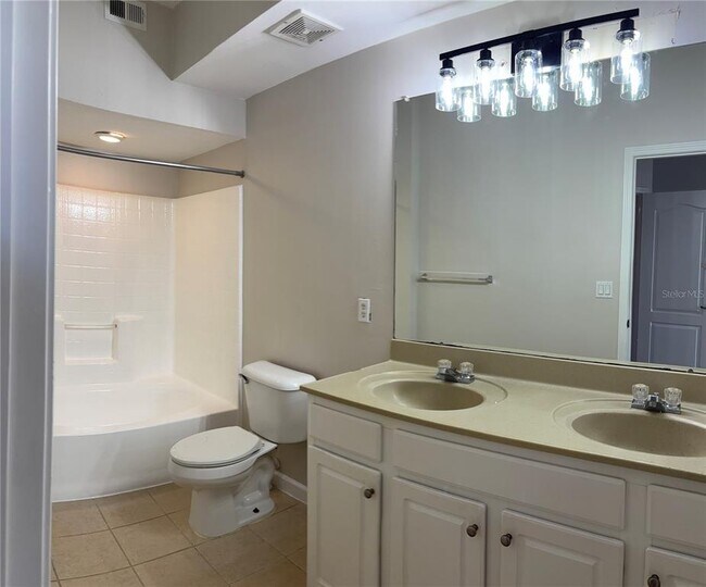 Building Photo - 12024 Villanova Dr