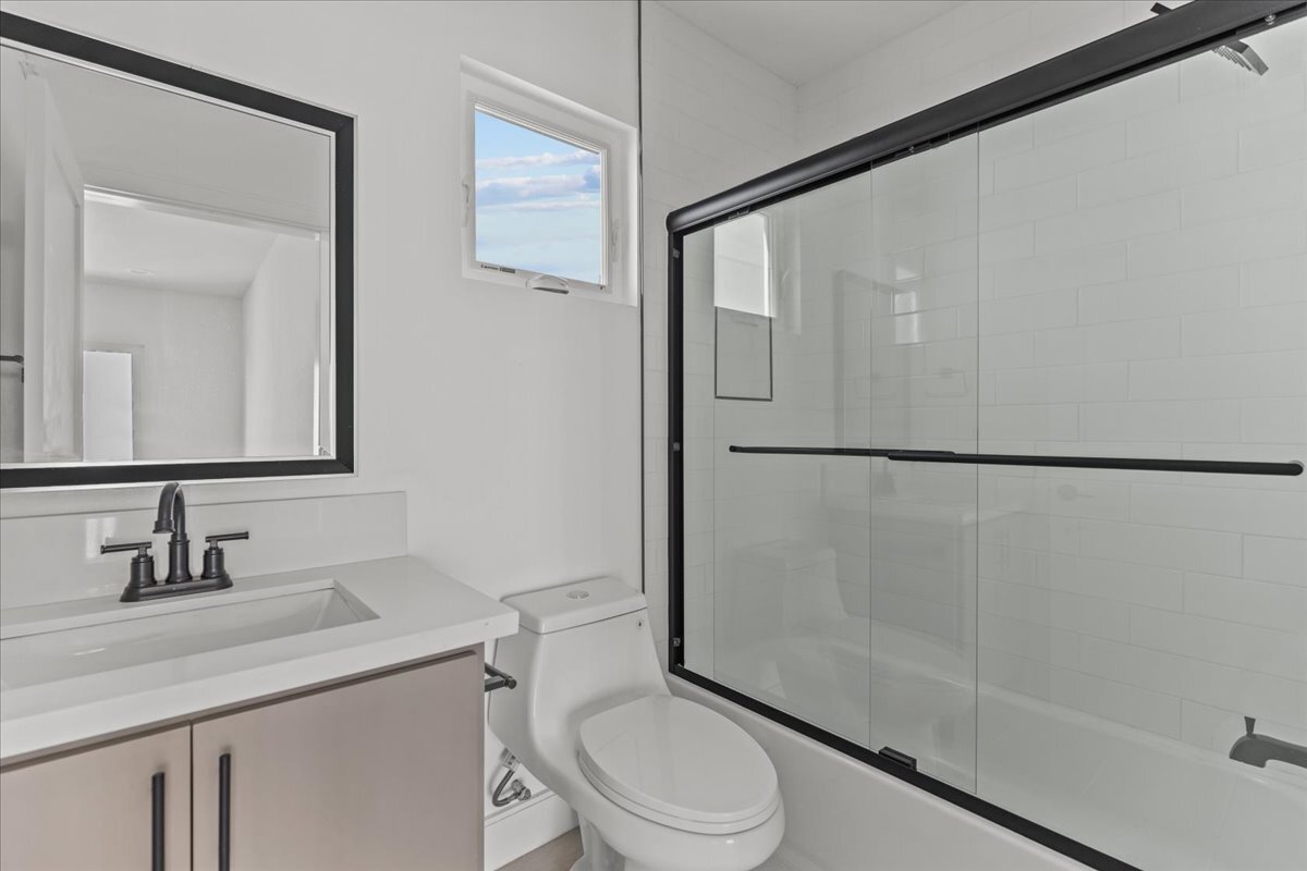 Building Photo - 860 N Hudson Ave