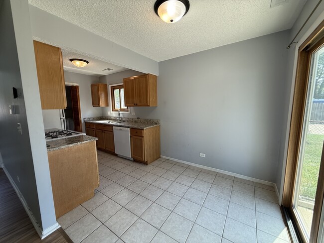 Building Photo - 1711 Bell Dr