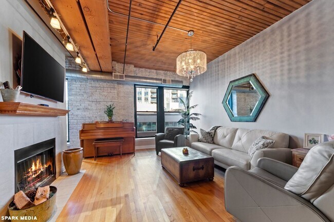 Building Photo - 411 W Ontario St