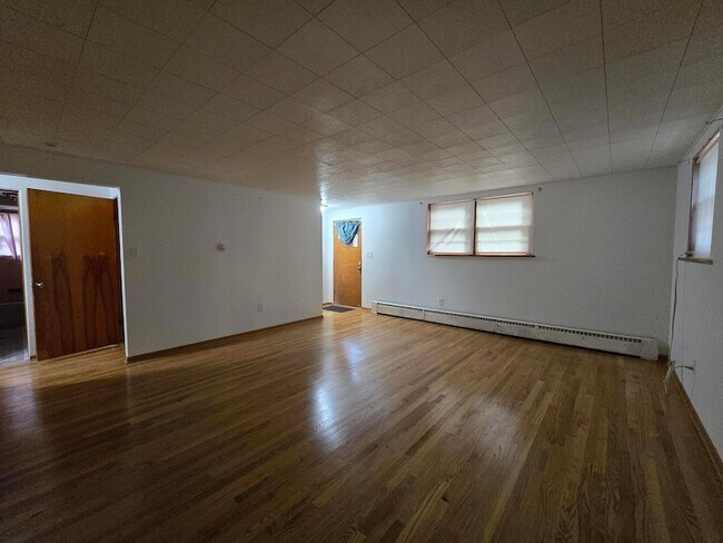 Building Photo - 535 E 43rd Ave
