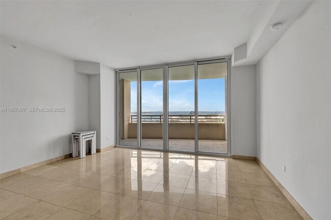 Building Photo - 848 Brickell Key Dr