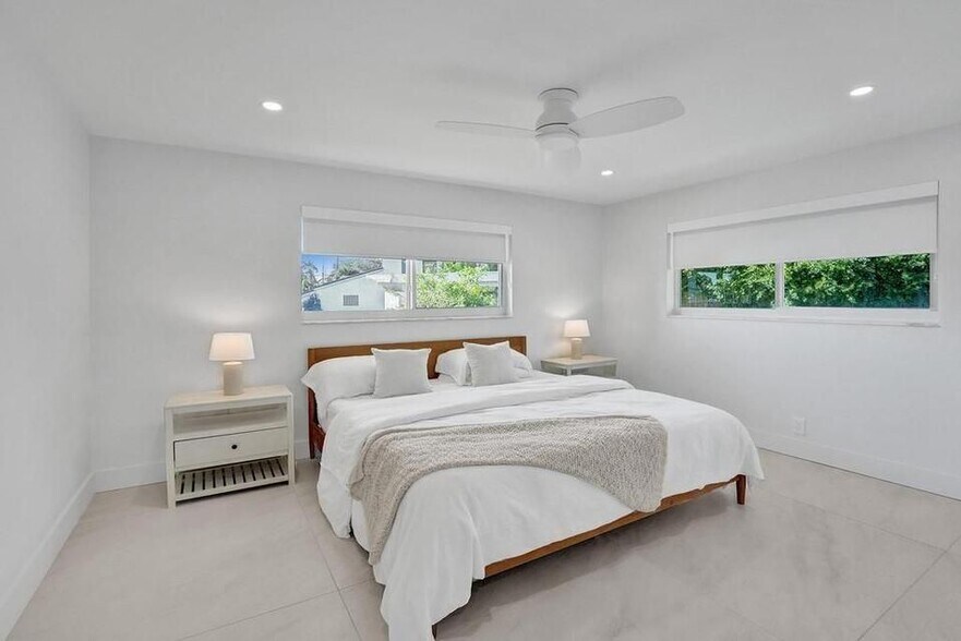 Building Photo - 5581 NE 31st Ave