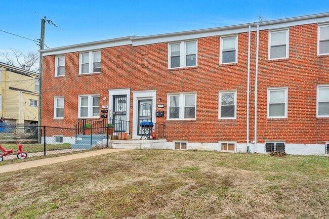 Building Photo - 3706 W Franklin St