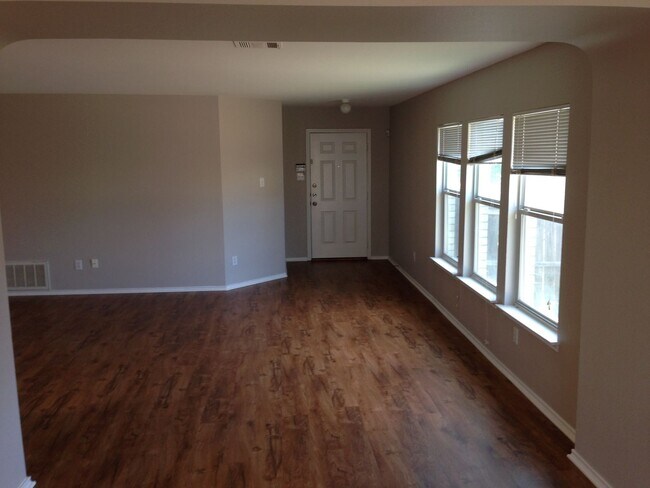 Building Photo - 3 Bedroom Home in a Great Neighborhood
