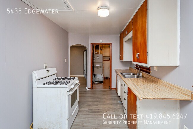 Building Photo - 5435 Edgewater-