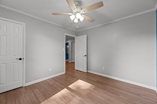 Building Photo - 105 3rd St