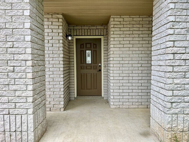 Building Photo - AWESOME Updated 4-Bed 2.5-Bath in Gruene C...