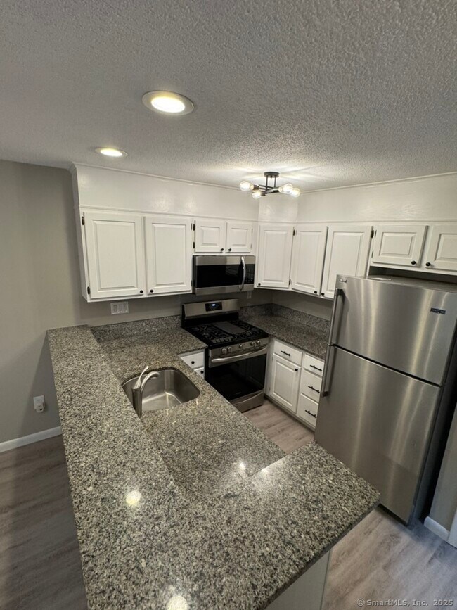 Building Photo - 42 Uplands Way