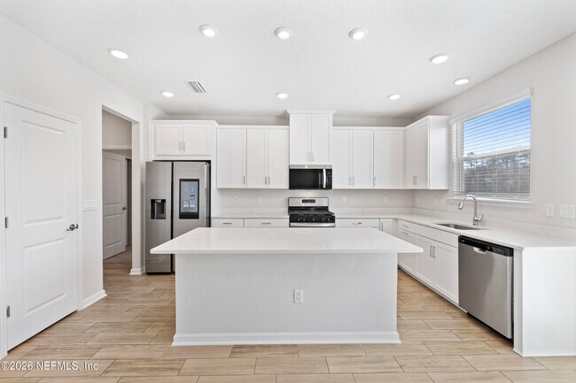 Building Photo - 327 Wambaw Dr