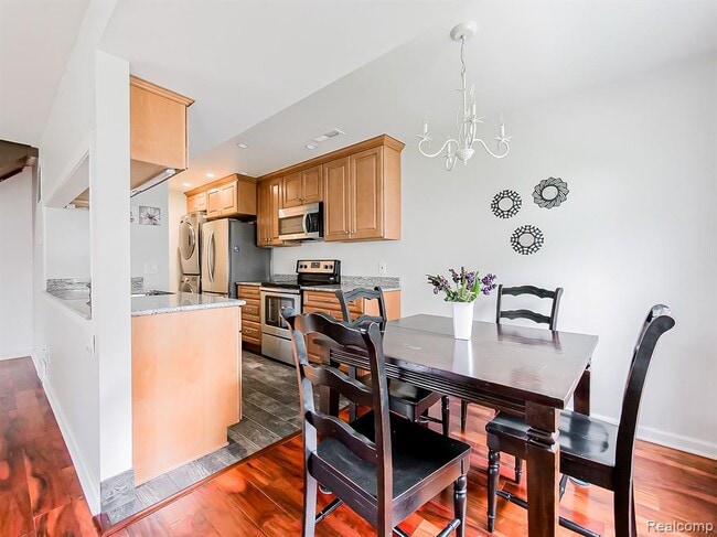 Building Photo - 3115 Sunnyside Ct