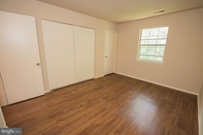 Building Photo - 803 College Ln