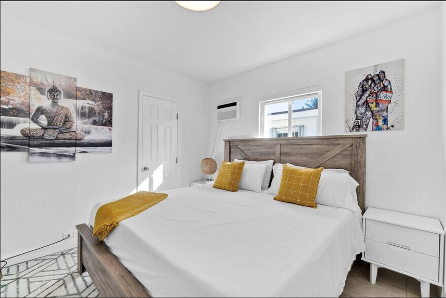 Building Photo - 1023 NW 23rd Ave