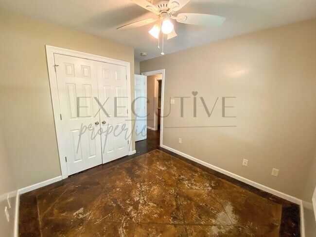 Building Photo - 3BR/2BA Home with Attached Garage & Fenced Backyard in an Established Lake Charles Neighborhood