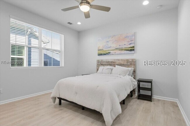 Building Photo - 215 Tropics Ave