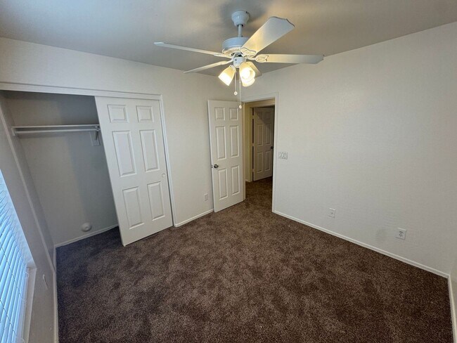 Building Photo - 1225 W Darrel Rd