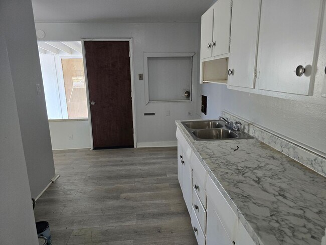 Building Photo - New Paint & New laminate flooring throughout home!!