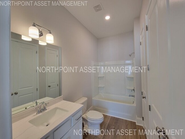 Building Photo - Gorgeous Luxury Townhome for Rent in Kenne...