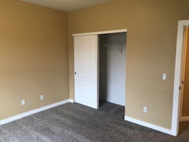 Building Photo - Three Bedroom Home in Albany