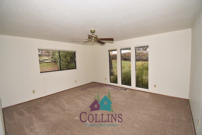Building Photo - 2045 Ross Dr