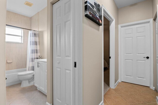 Building Photo - 731 S J St