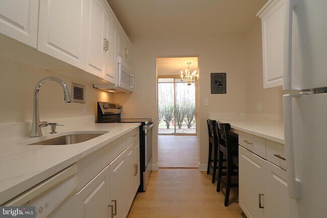 Building Photo - 7505 Democracy Blvd