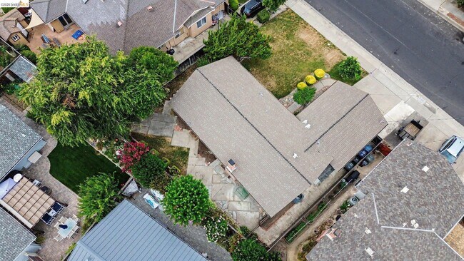 Building Photo - 1359 Anza Way