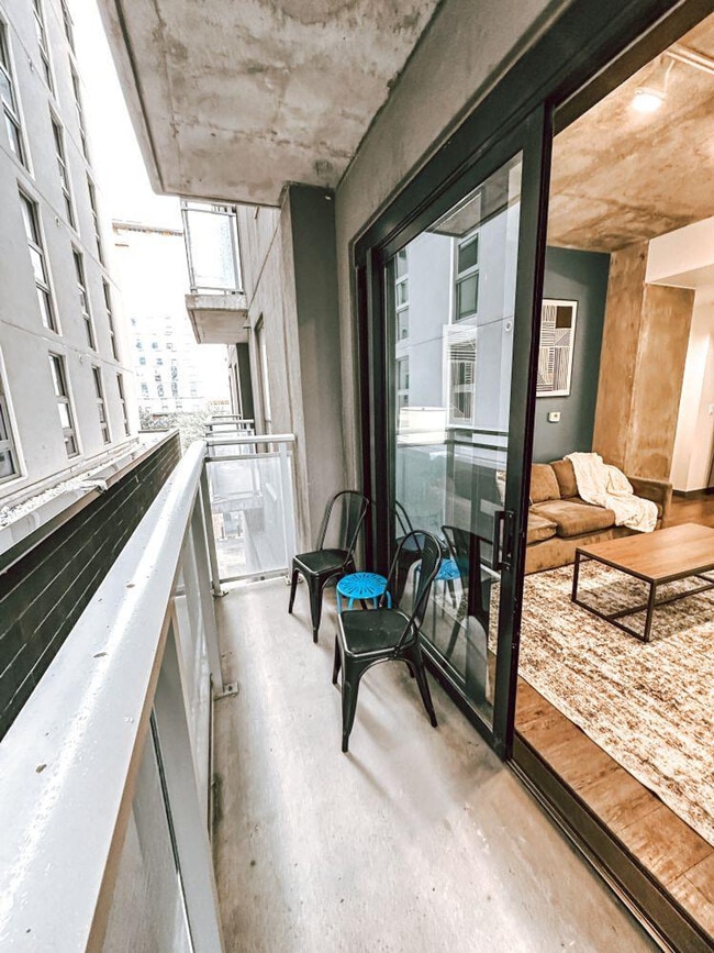 Building Photo - 1031 N Park Ave