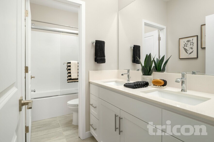 Building Photo - 10585 Amigos Ct