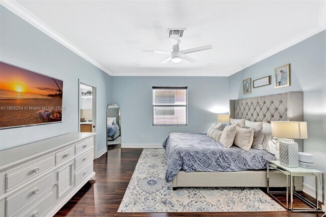 Building Photo - 853 SW 11th Ct